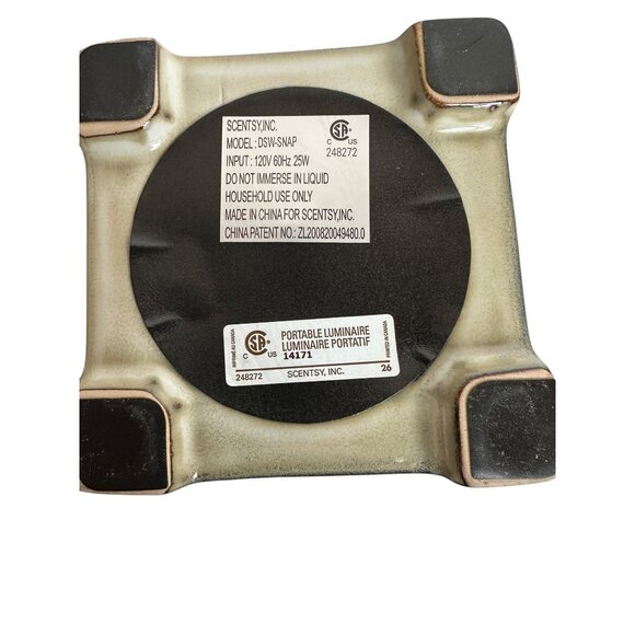 Scentsy Snapshot Full-Size Scented Warmer With Box & Bulb - Damaged Box/Writing - Picture 8 of 10